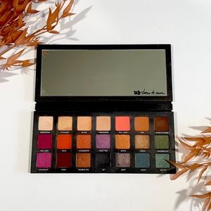 URBAN DECAY BORN TO RUN EYESHADOW PALETTE